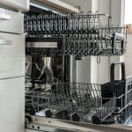 Une évacuation de lave-vaisselle à 80 cm