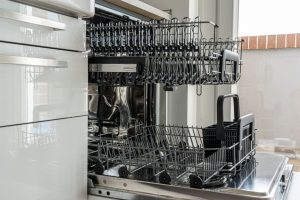 Une évacuation de lave-vaisselle à 80 cm